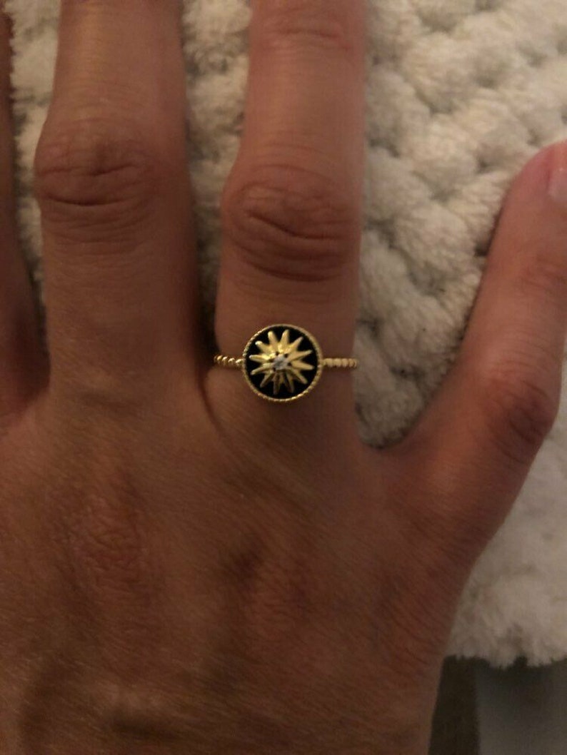 Fine ring-plated fine ring gold-plated flat disc worked black central stone for woman or golden girl size of choice