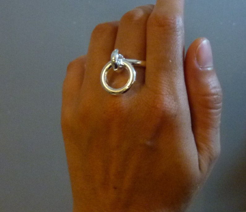Bague grosse, large anneau épais argent femme ajustable cercle pampille pendentif image 1