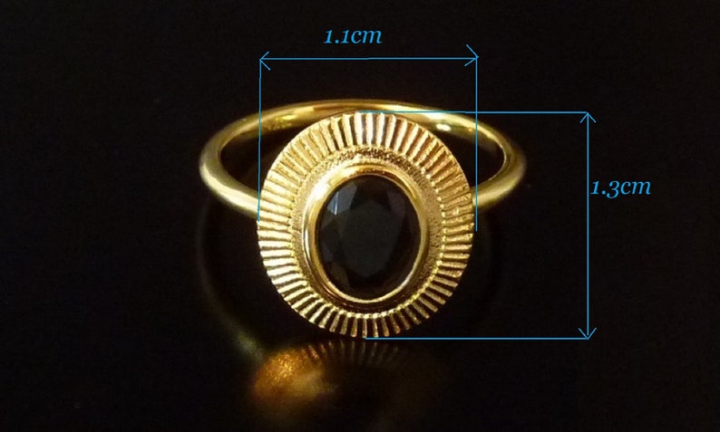 Fine ring-plated fine ring gold-plated flat disc worked black central stone for woman or golden girl size of choice