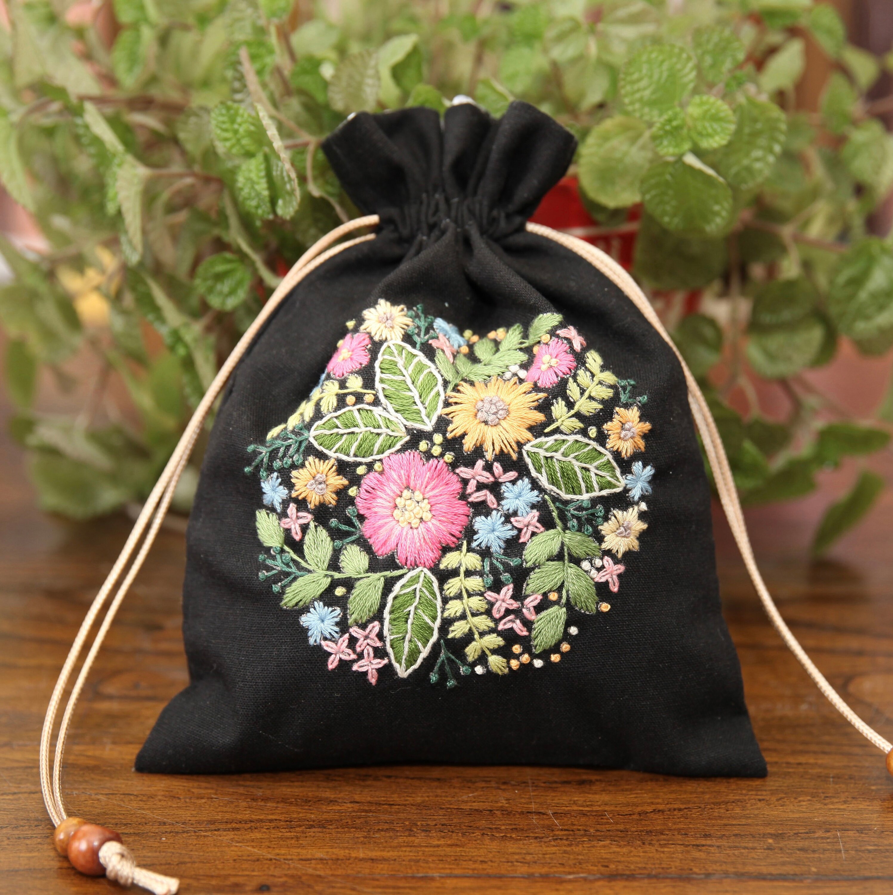 Amazon.com: Hobby Gift Sewing Kit, Zip Case, Embroidered