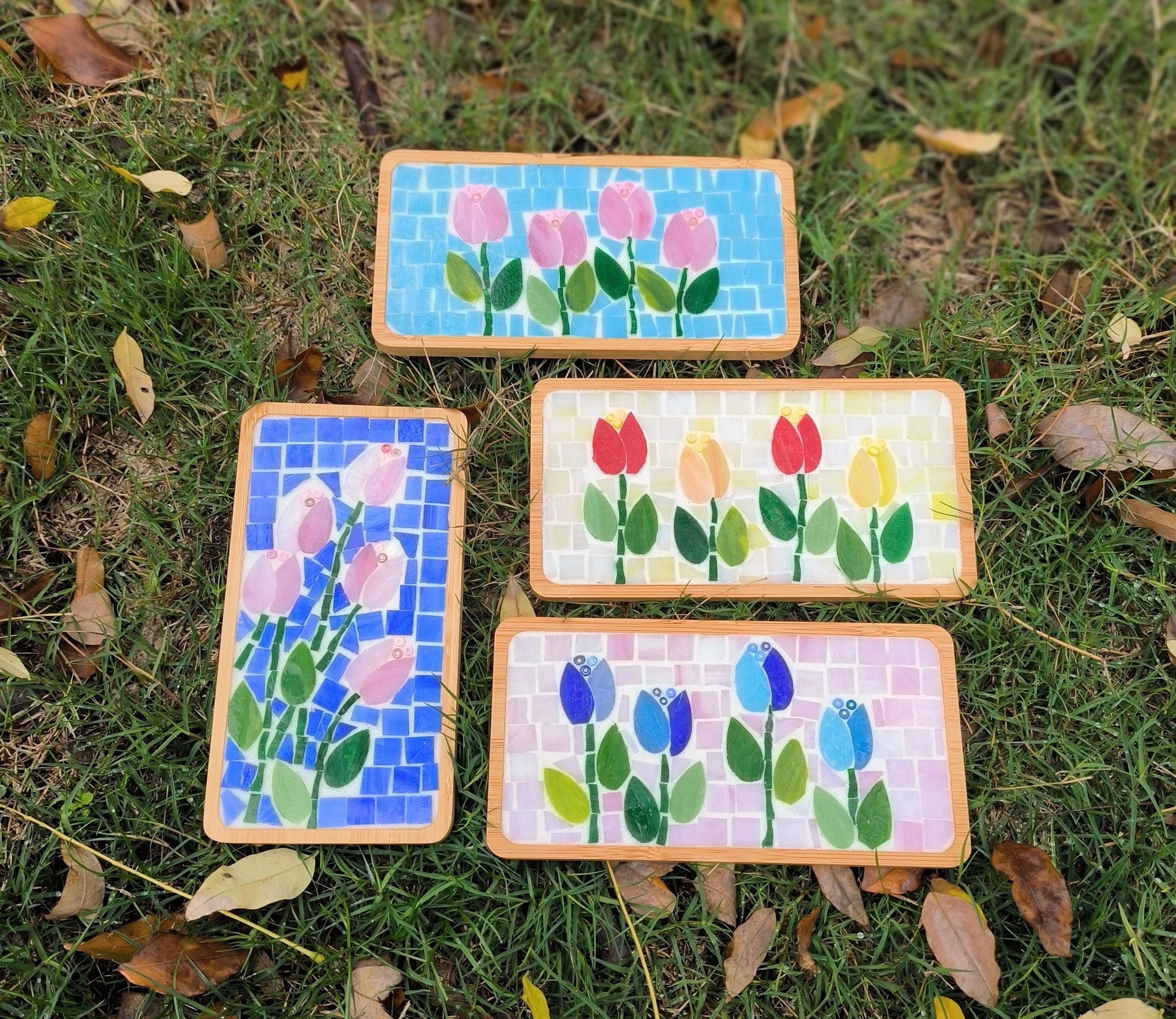 Qinyoung 6 Sets Christmas DIY Mosaic Tiles For Crafts Mixed Color Glass Mosaic Kits Xmas DIY Coasters Kit Make Your Own Stained Glass Mosaic Tiles Coaster For Handmade Home Holiday Decoration Gift