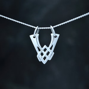 Colgante de nudo celta - Letra "V" - Eternity Infinity - Plata de ley 925 con sello de diseño celta Escocia-Joyería celta escocesa