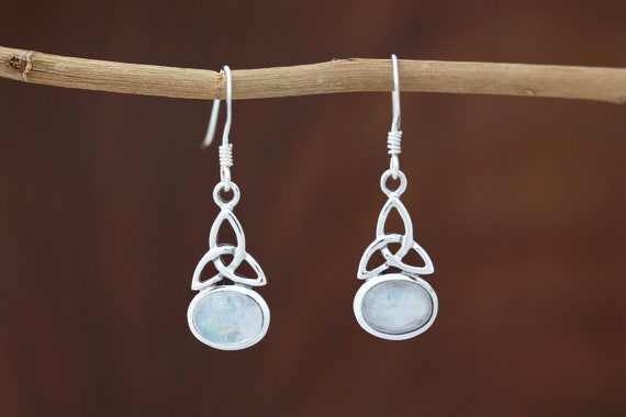 Orecchini fatti a mano in argento sterling con nodo celtico della Trinità e pietre di luna, orecchini pendenti irlandesi, regali per lei - Italia