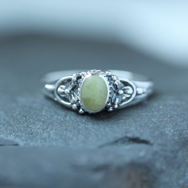 Scottish Marble Stone Ring -Vintage Three Petals - Hallmarked 925 Sterling Silver -Hand Picked Natural Stone-Scotland Edinburgh Design