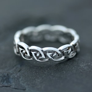 Celtic Knot Band Ring - Figure of 8 Pictish Knot - Hallmarked 925 Sterling Silver - Celtic Design Scotland Edinburgh - Scottish Jewellery