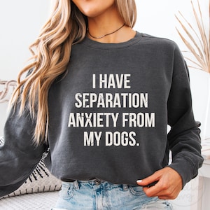 Tengo ansiedad por separación de mis perros Svg, Dog Mom Svg, Dog Mom Shirt, Dog Mama Svg, Cricut Svg, POD Designs, Png para camisetas