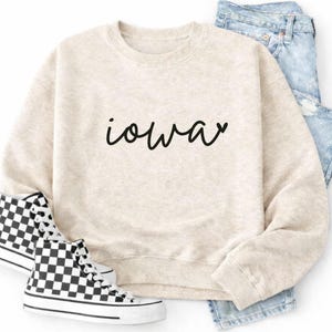 Diseño de camiseta de Iowa Girl Svg + Png, estado de origen de Iowa, descarga digital