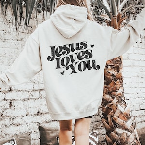 Jésus vous aime Svg + Png, Jésus, chrétien, foi, rétro, tendance, chemise chrétienne, modèles POD, modèles de citations, png pour chemises, Svg Cricut