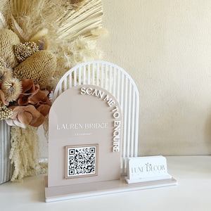 Double Arched Logo + Single QR and Card Holder