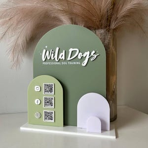 Stevige drievoudige bogen, logo, QR's + kaarthouder