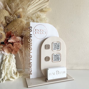 Modern 2 QR Style 2 + Kartenhalter und Logo (scannen, um uns zu folgen)