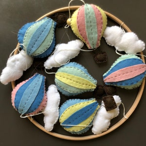 Dreamers mobile, hot air balloons, clouds, baby mobile, felt, handmade, custom, neutral, nursery, crib, cot, newborn, baby shower gift