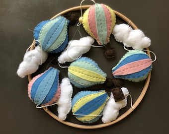 Dreamers mobile, hot air balloons, clouds, baby mobile, felt, handmade, custom, neutral, nursery, crib, cot, newborn, baby shower gift