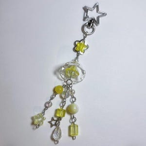 Yellow Jellyfish Keychain – Bright Ocean-Inspired Beaded Bag Charm