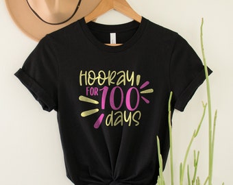 Camisa del día 100 de la escuela para maestros - Hurra por el día 100 - Camiseta unisex de manga corta de celebración - Regalos para maestros para hombres y mujeres