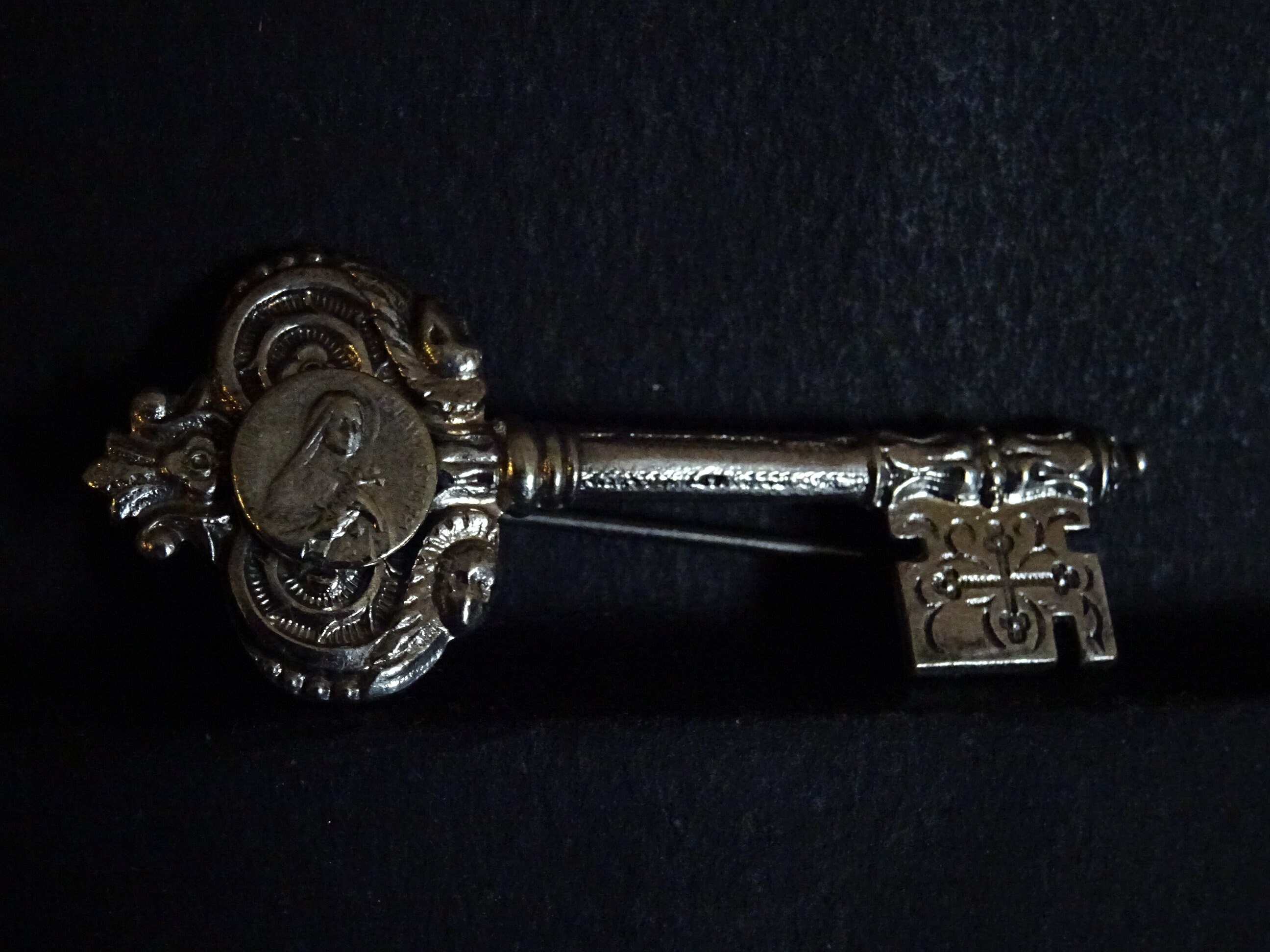 st. Thérèse Clé de Votre Coeur Vintage Broche d'argent P 524
