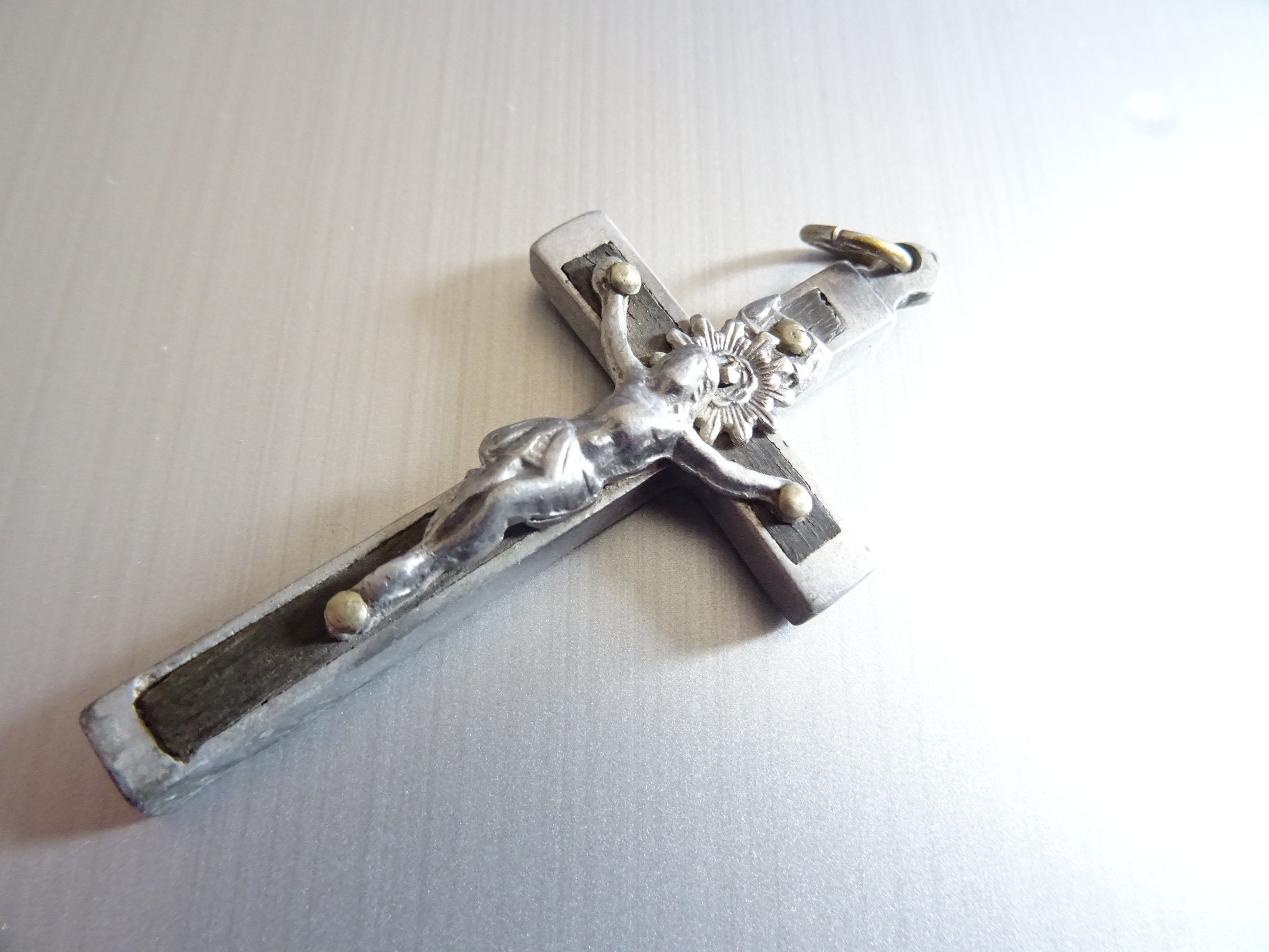 Antique Aluminium Inri Croix Holy Charm Médaille Pendentif Médaillon Medaille P 839
