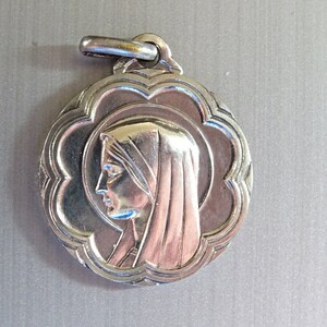 Vergine Maria Bordo smerlato. Annata francese. Medaille D 98 Medaille D 98