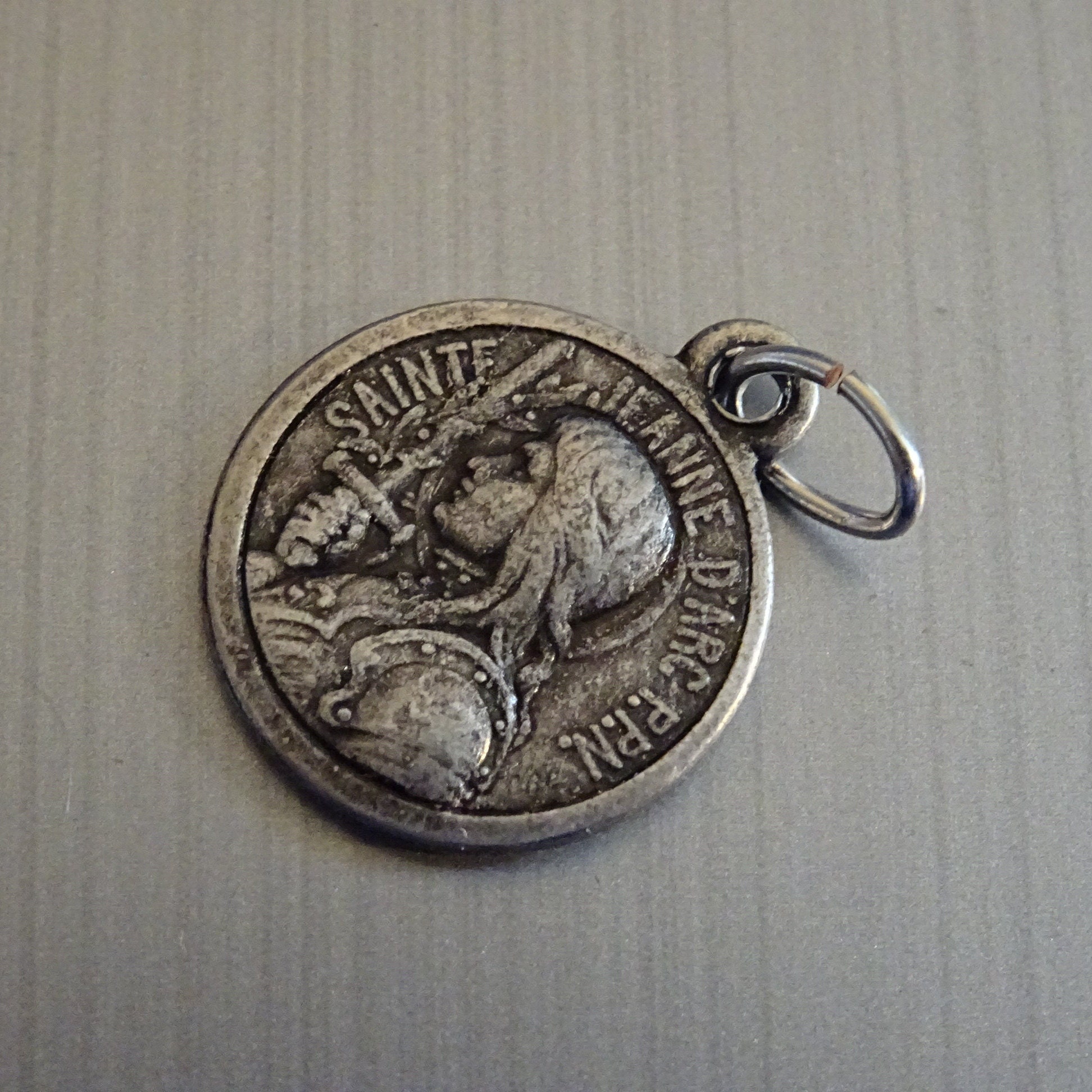 Sainte Jeanne d'arc Est La Patronne de France. en Particulier Les Femmes Qui Sont Soldats. Médaille 