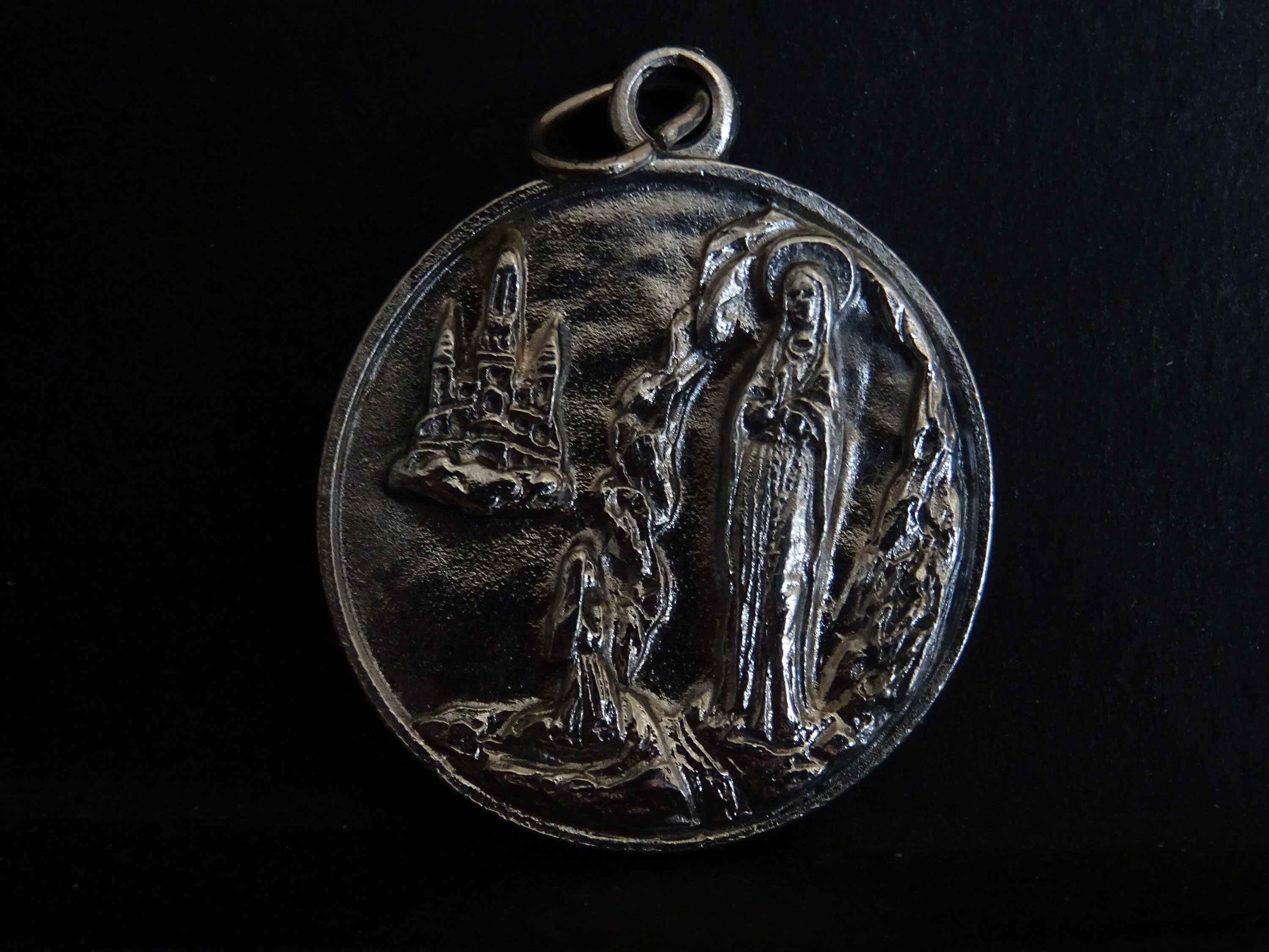 Grotte de Lourdes Lieu Des Apparitions La Vierge Marie Jubile 2000 Médaille Catholique Pendentif Sai