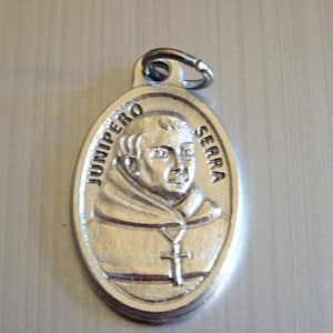 Saint Junípero Serra fondateur d’une chaîne de missions au Mexique et en Californie. médaille médaillon pendente médaille Saint Charme B 529