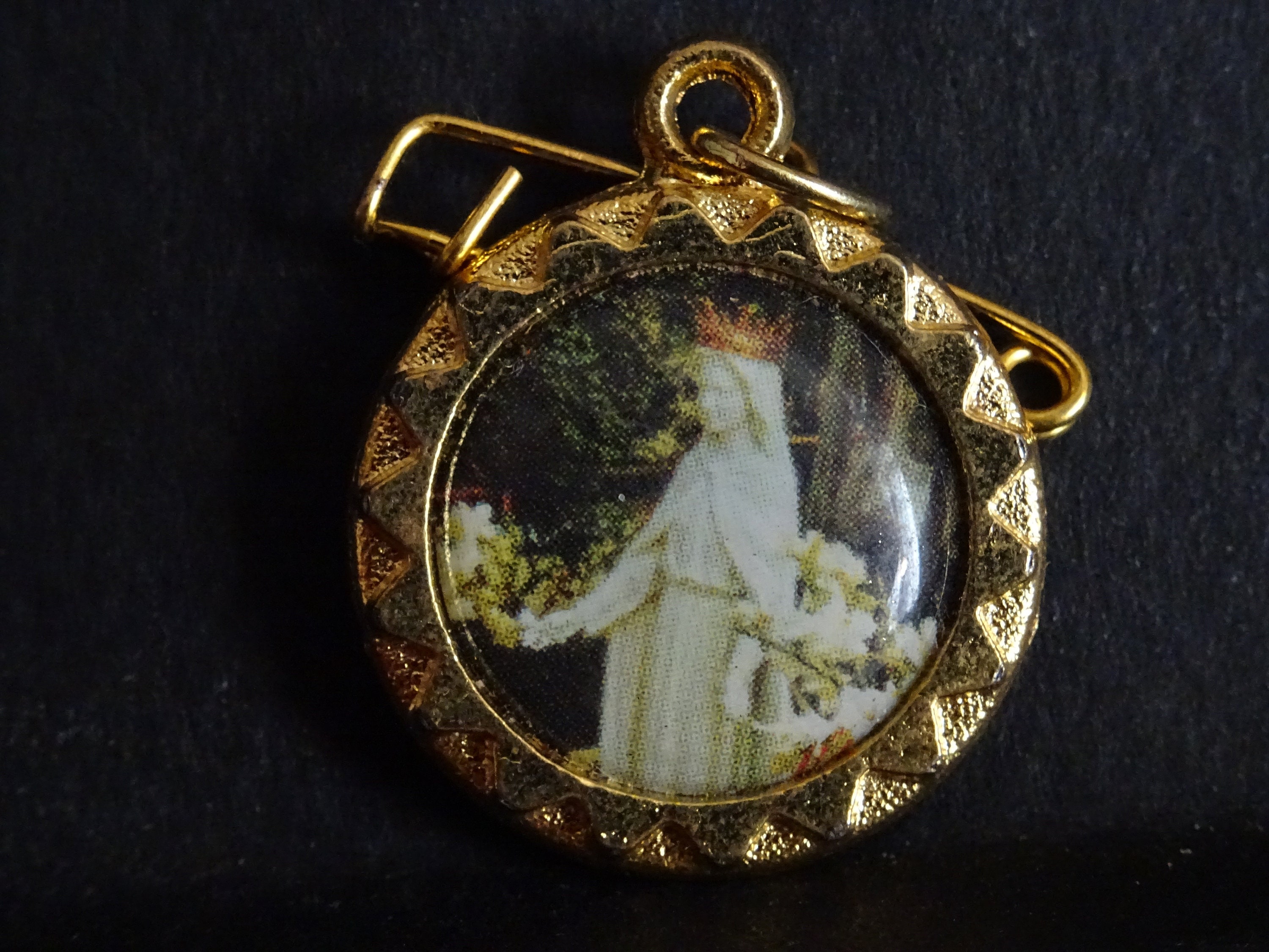 Magnifique Sanctuaire de La Madonna Delle Rose Médaille Religieuse Photo Brooch Pendentif Italie Ron