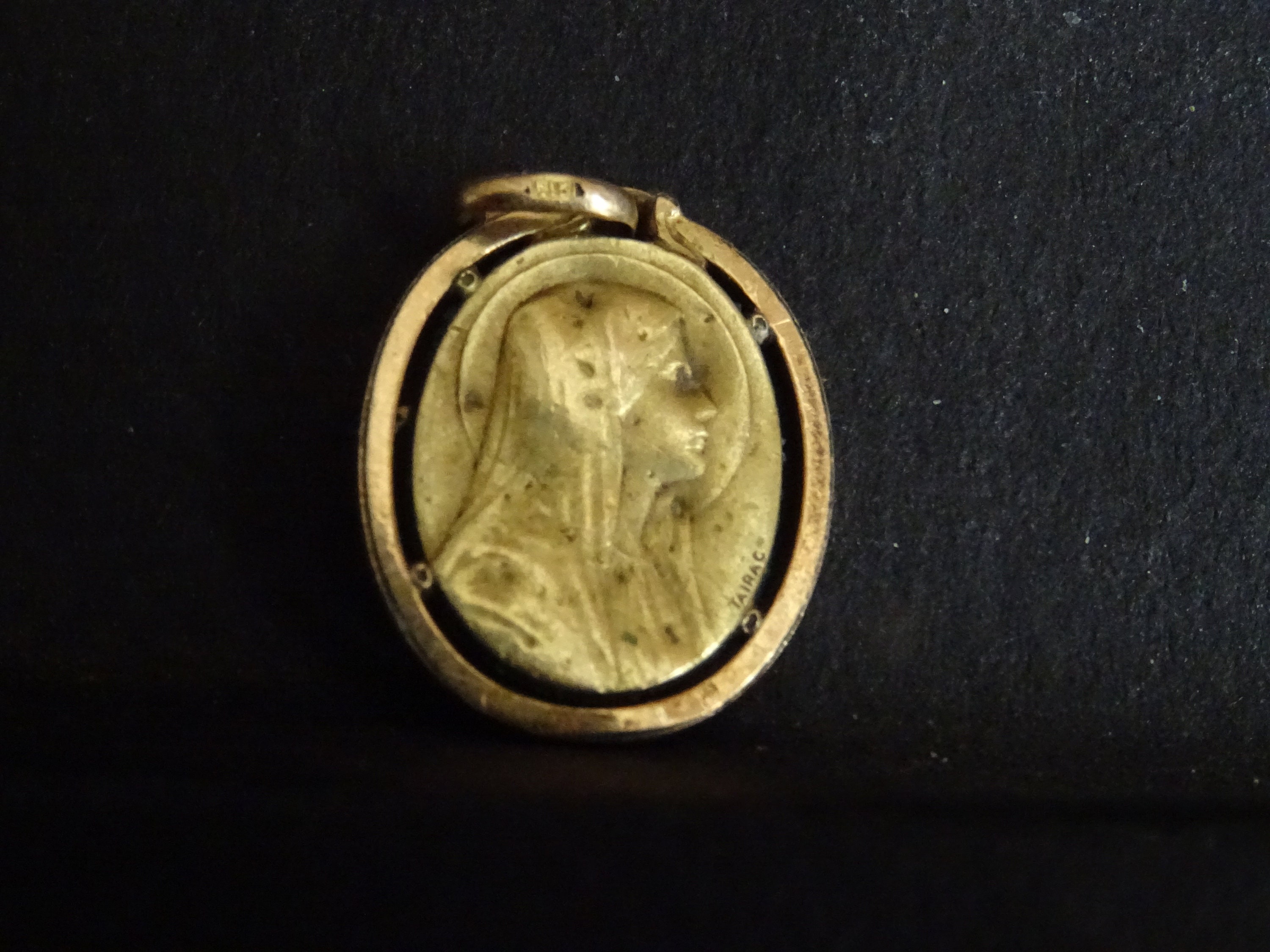 Virgin Mary Gold Colour Fix Hallmark sur Médaillon Caution Pendent Medaille Holy Charm