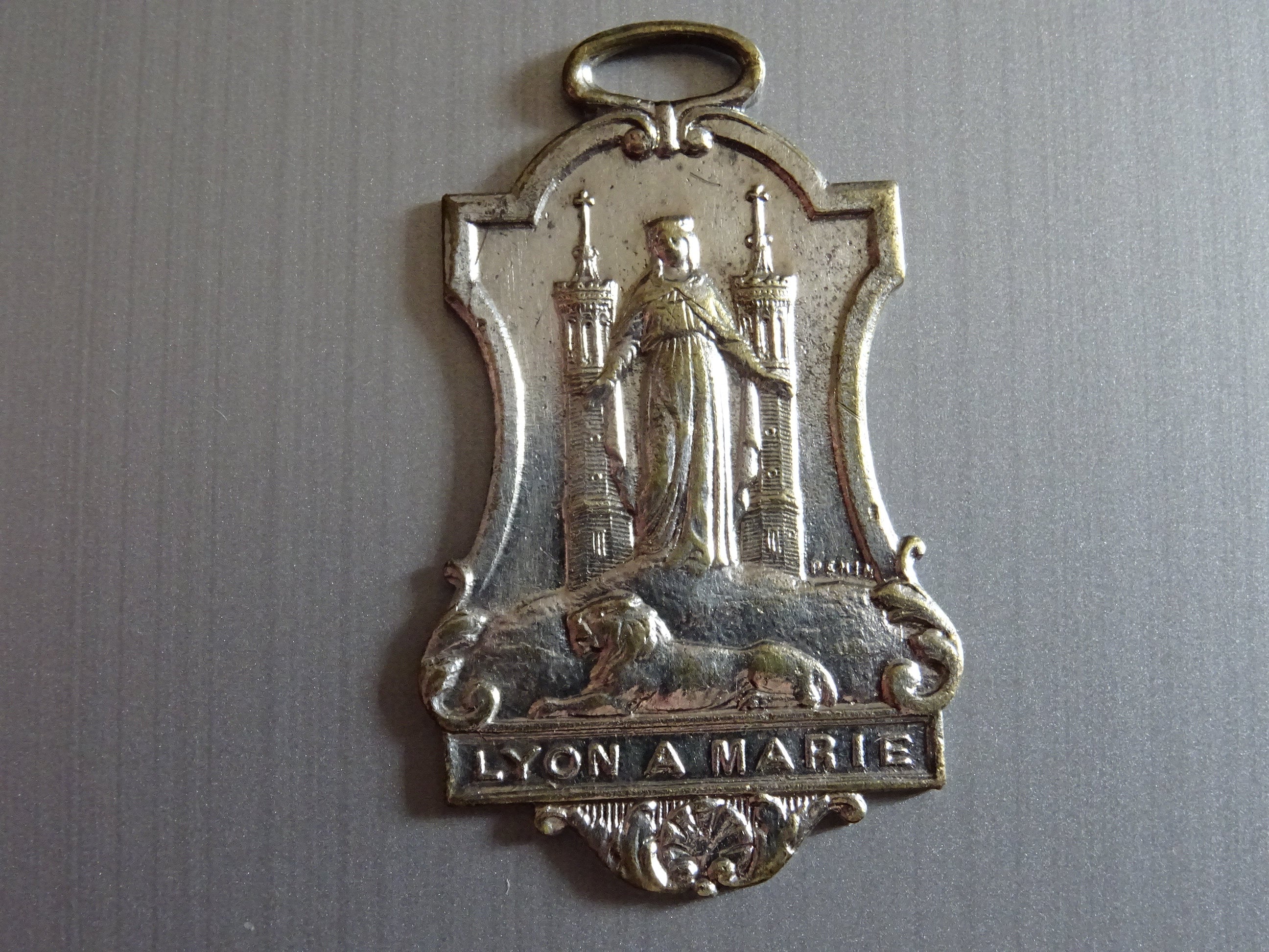 Lyon A Marie Signée Penin. Lion France Fourvienne Médaille Religieuse d'argent Antique Catholique Sa
