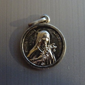 Santa Therese. Antique Religious French Pendant. medal medallion medaille Holy Charm B 608 E72