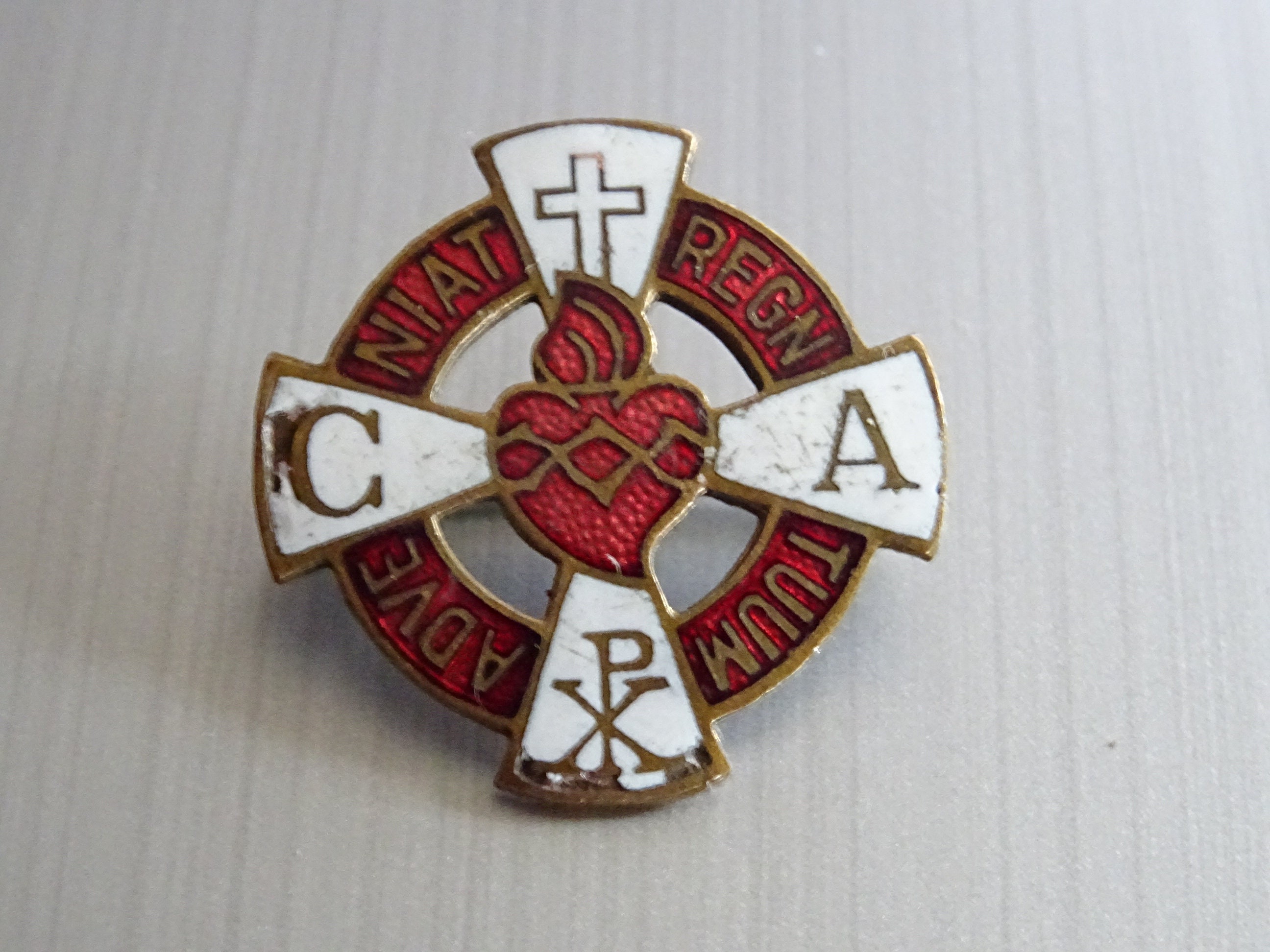 Broche Toulouse Émail Croix-Rouge Blanche. Saint Charme P 802