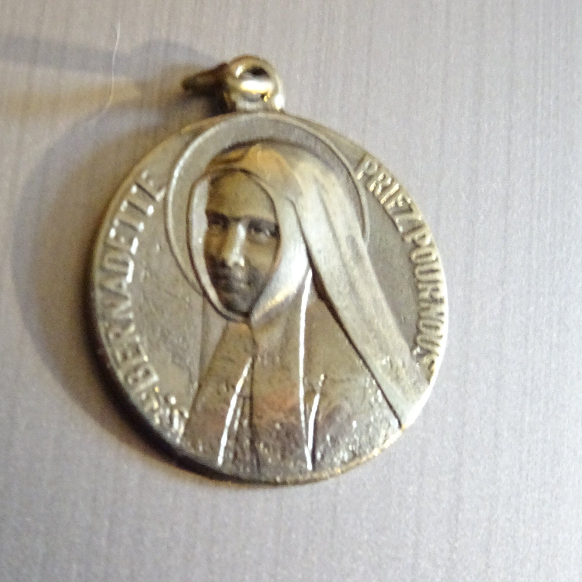 Sainte Bernadette Soubirous.patronne de La France, Bergers et Bergères, Médaillon Médaille d'époque 
