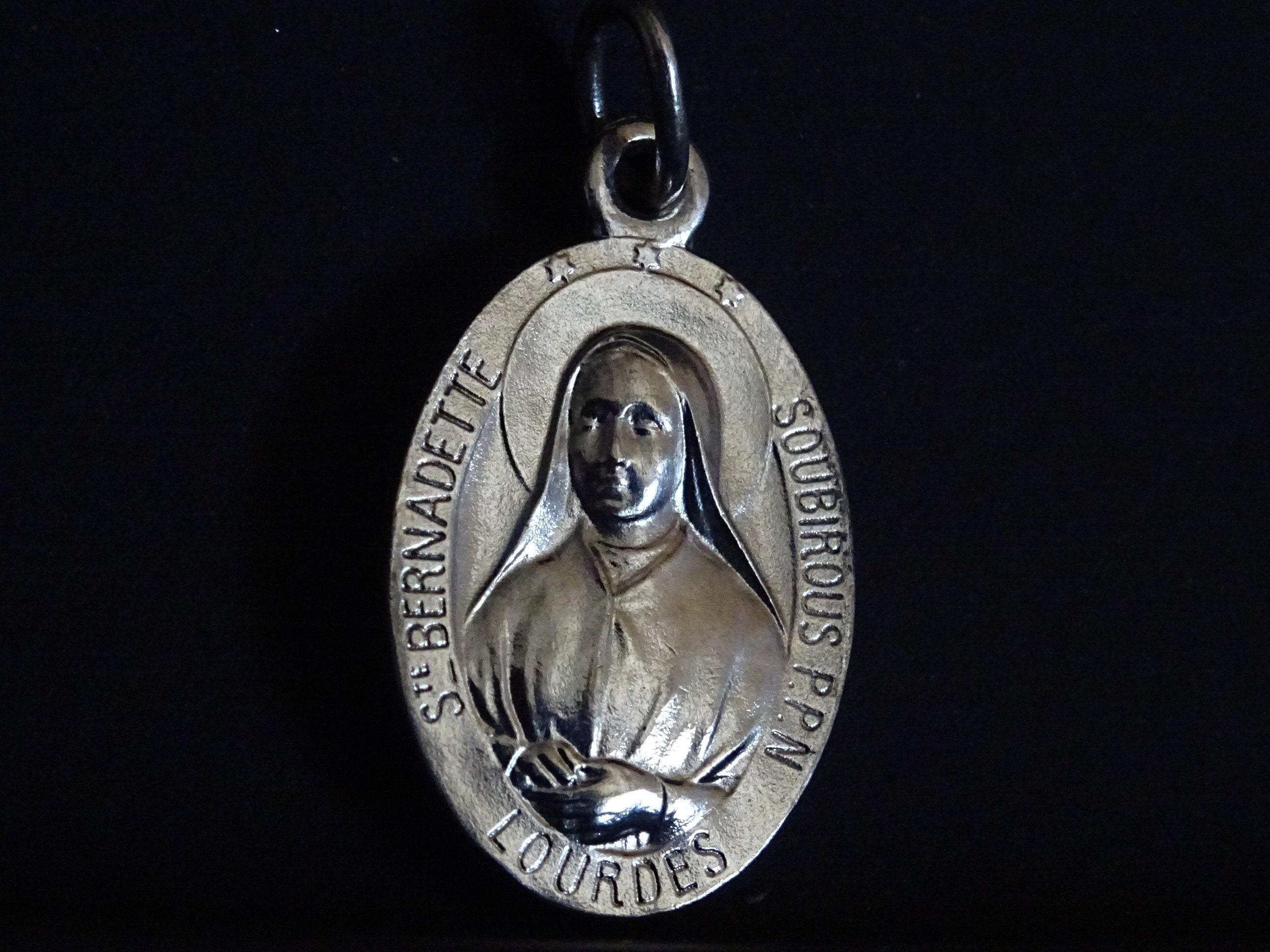 Sainte Bernadette. Lourdes. Sainte Médaille. Saint Charme Pendentif Médaillon Medaille P 809