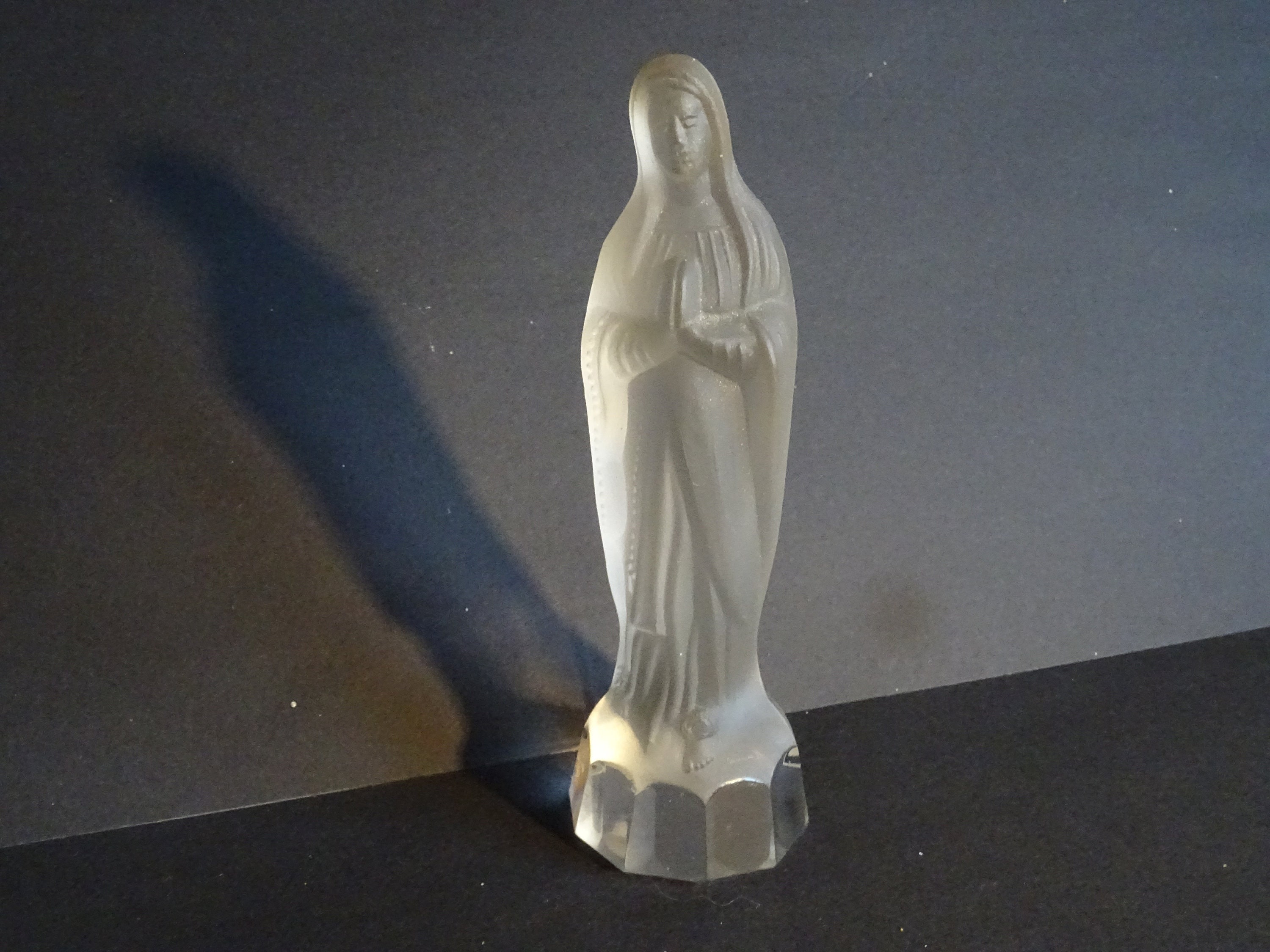 Vintage Français Verre Givré Moulé, Crystal Bottom Statue N. D. de Lourdes 12cm
