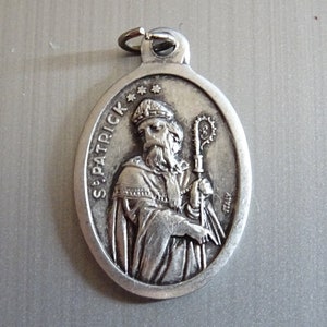 Saint Patrick. the patron saint of Ireland. medal medallion pendant  Holy Charm B 567