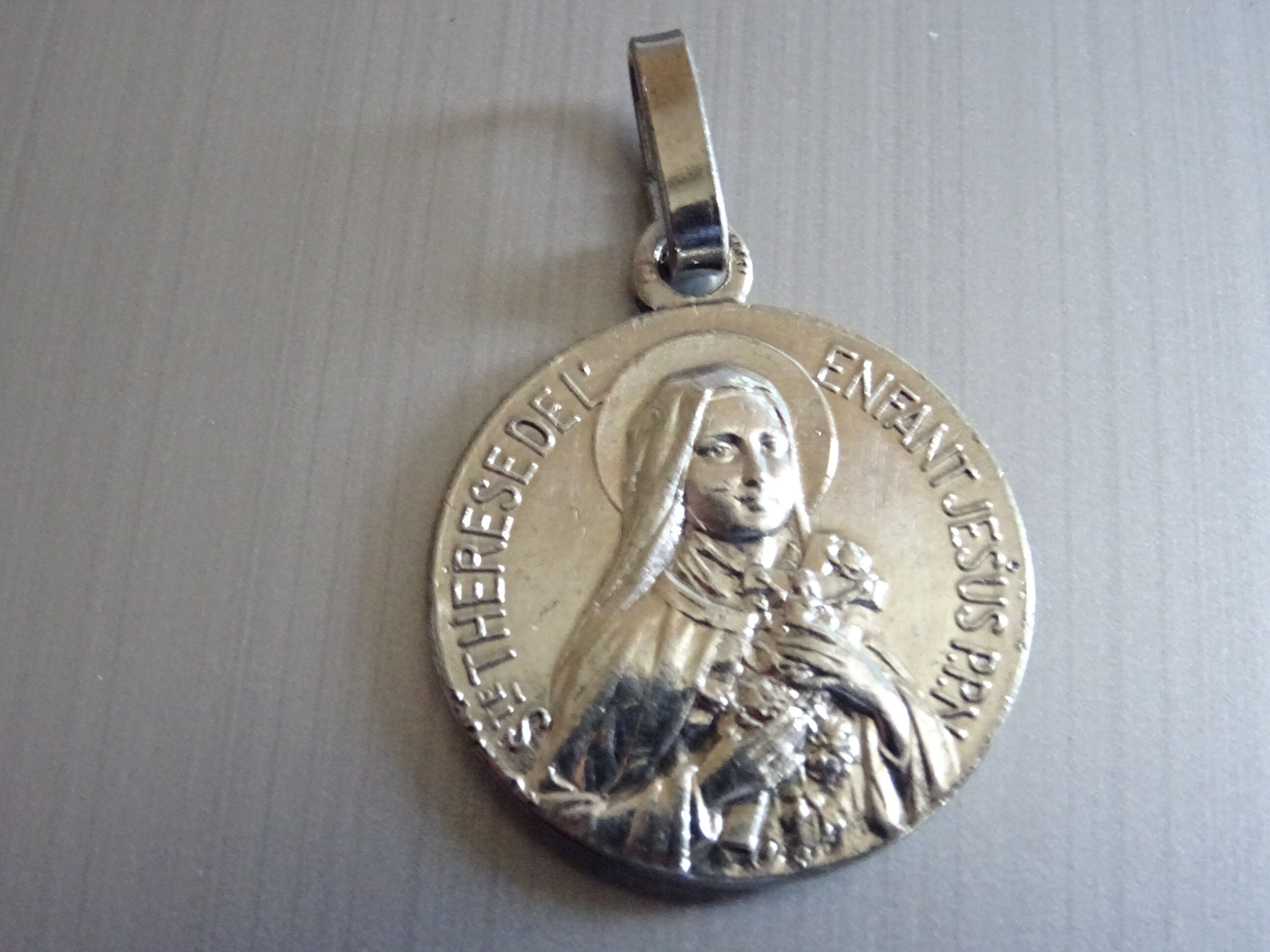 Sainte Thérèse Lisieux Médaille Religieuse Antique Catholique Saint Charme Médaillon Pendentif P 893