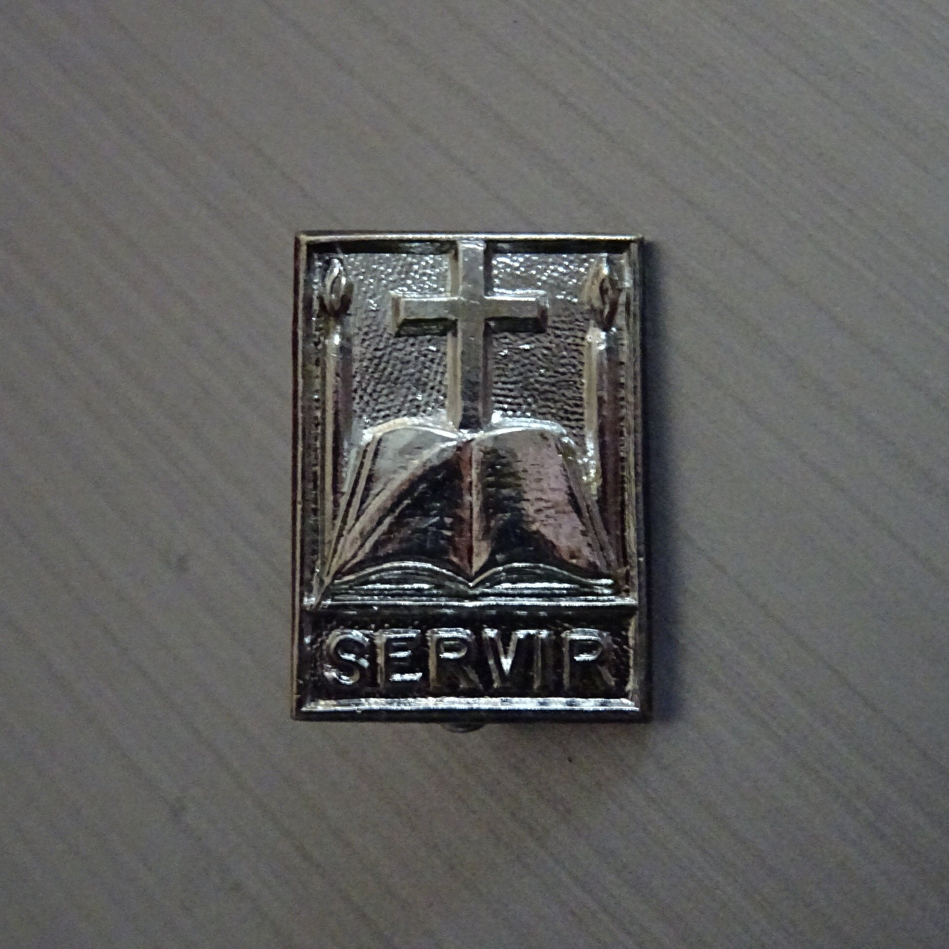 Servir. Servir. Broche. Français Saint Charme Religieux B 809