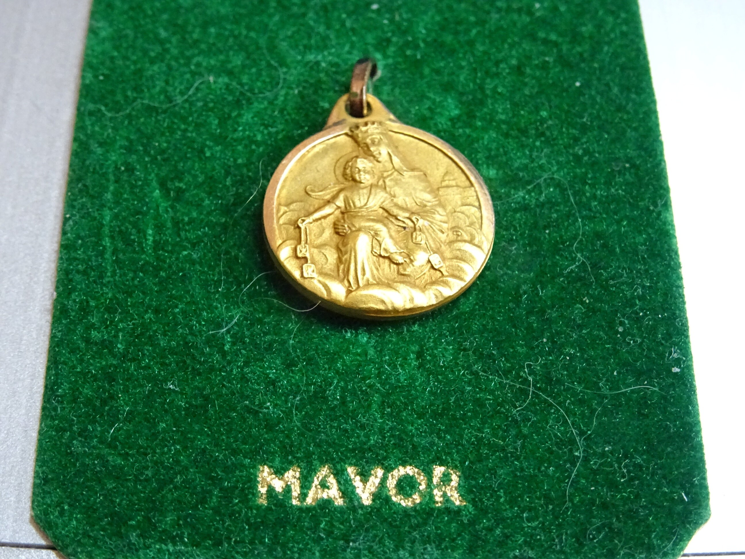 Our Lady of Carmel, Sacred Heart of Jesus , Gold Plate Mavor. Pendant  medallion Holy Charm BB 221
