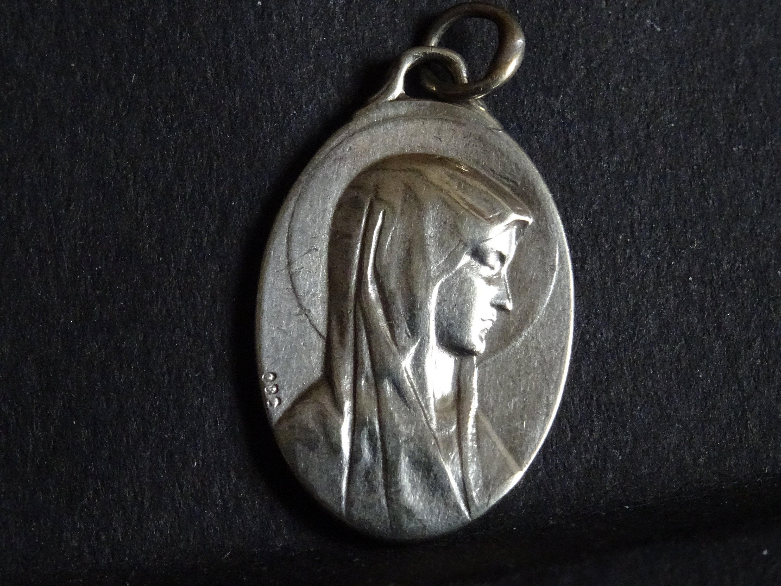 Grotte de Lourdes Lieu Des Apparitions La Vierge Marie Signée Médaillon Obc Pendent Medaille Holy Ch