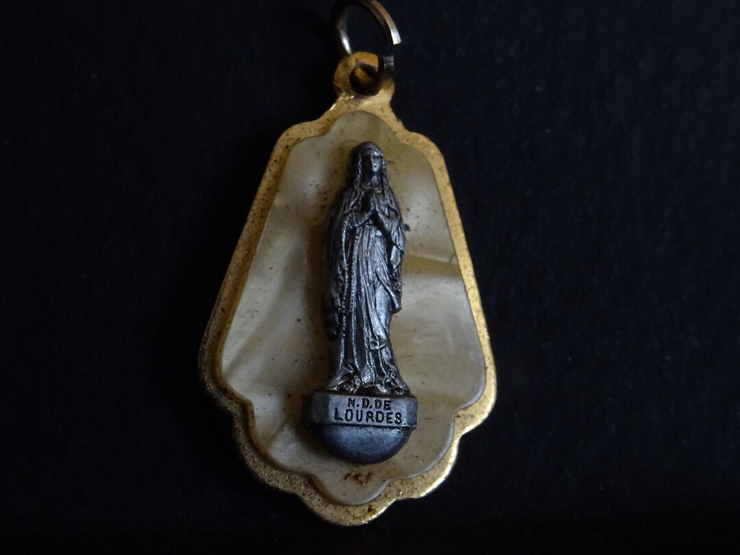 Our Holy Lady of Lourdes Shell Gold Colour Religious Medal Pendant ...
