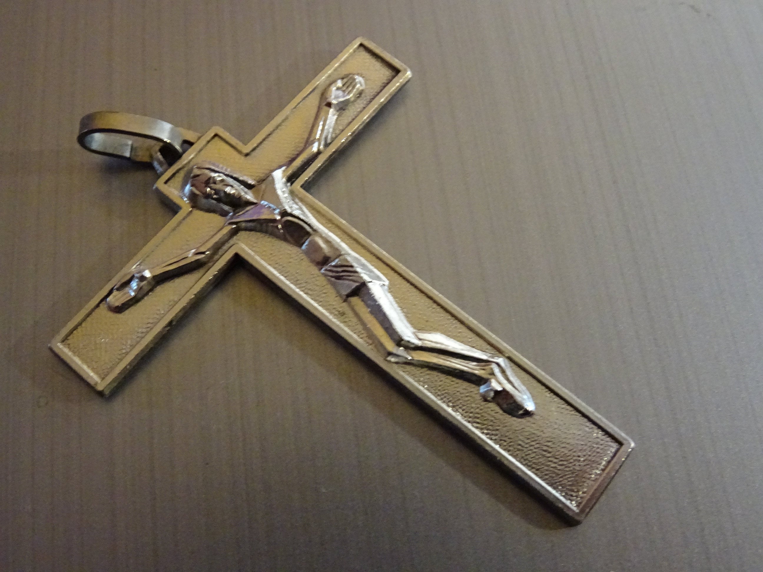 Charmante Croix Du Crucifix. Vintage Religieux Français Pendentif Médaillon Saint Charme B 752