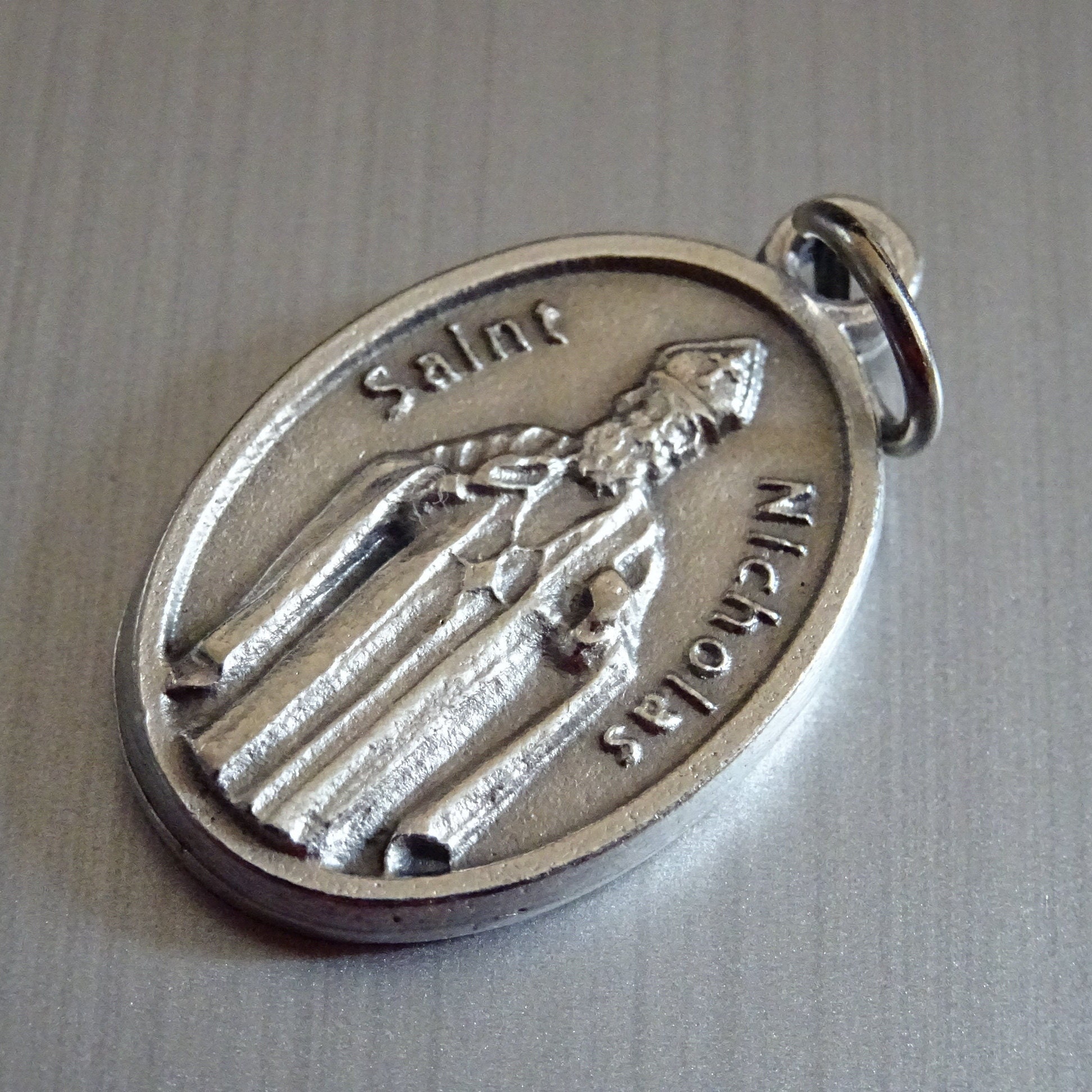 Saint Nicolas Associé à La Fête de Noël. Médaille d'argent Médaille Pendente Holy Charm D 155