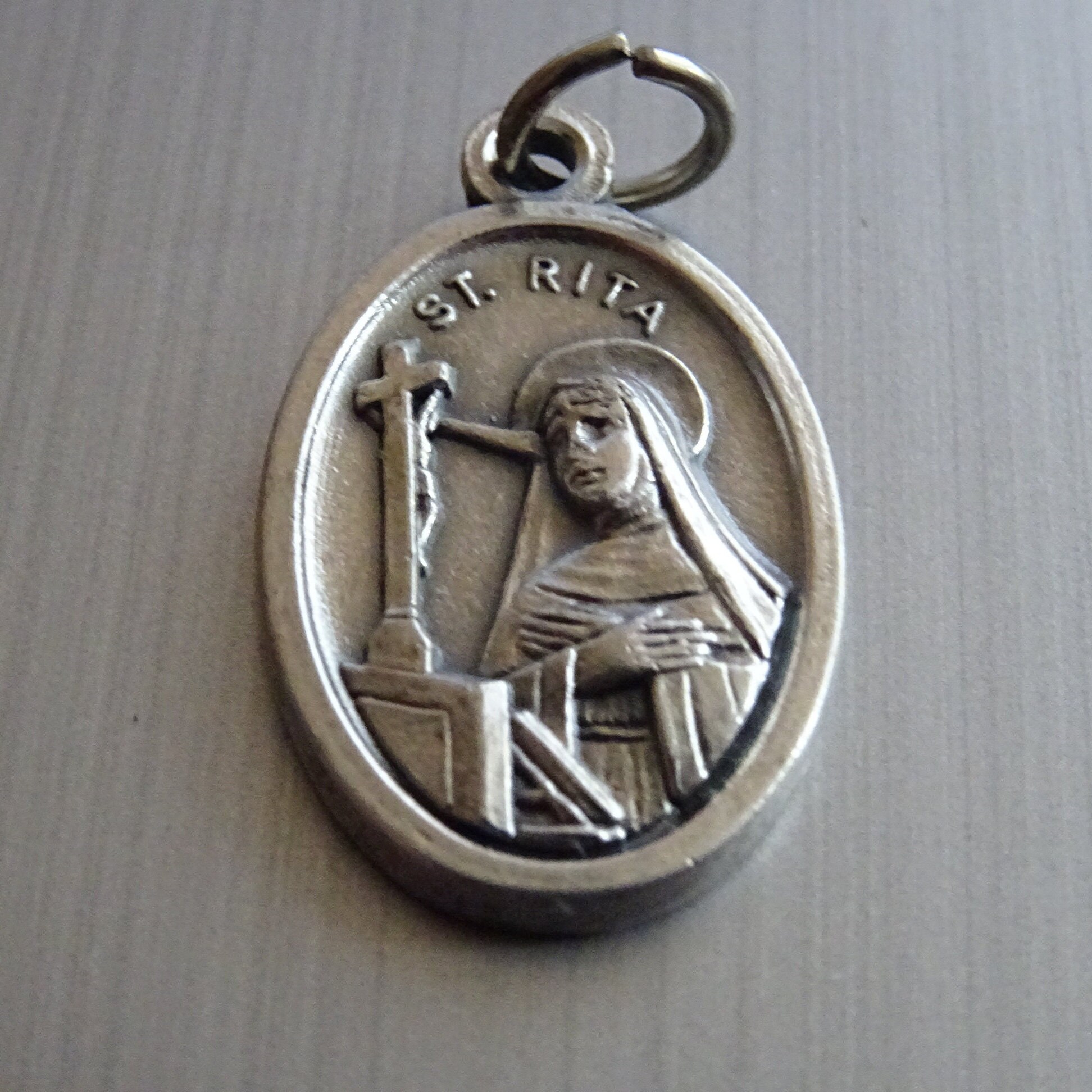 Sainte Rita de Cascia Est La Sainte Patronne Des Causes Impossibles, Victimes d'abus, Solitude. Méda