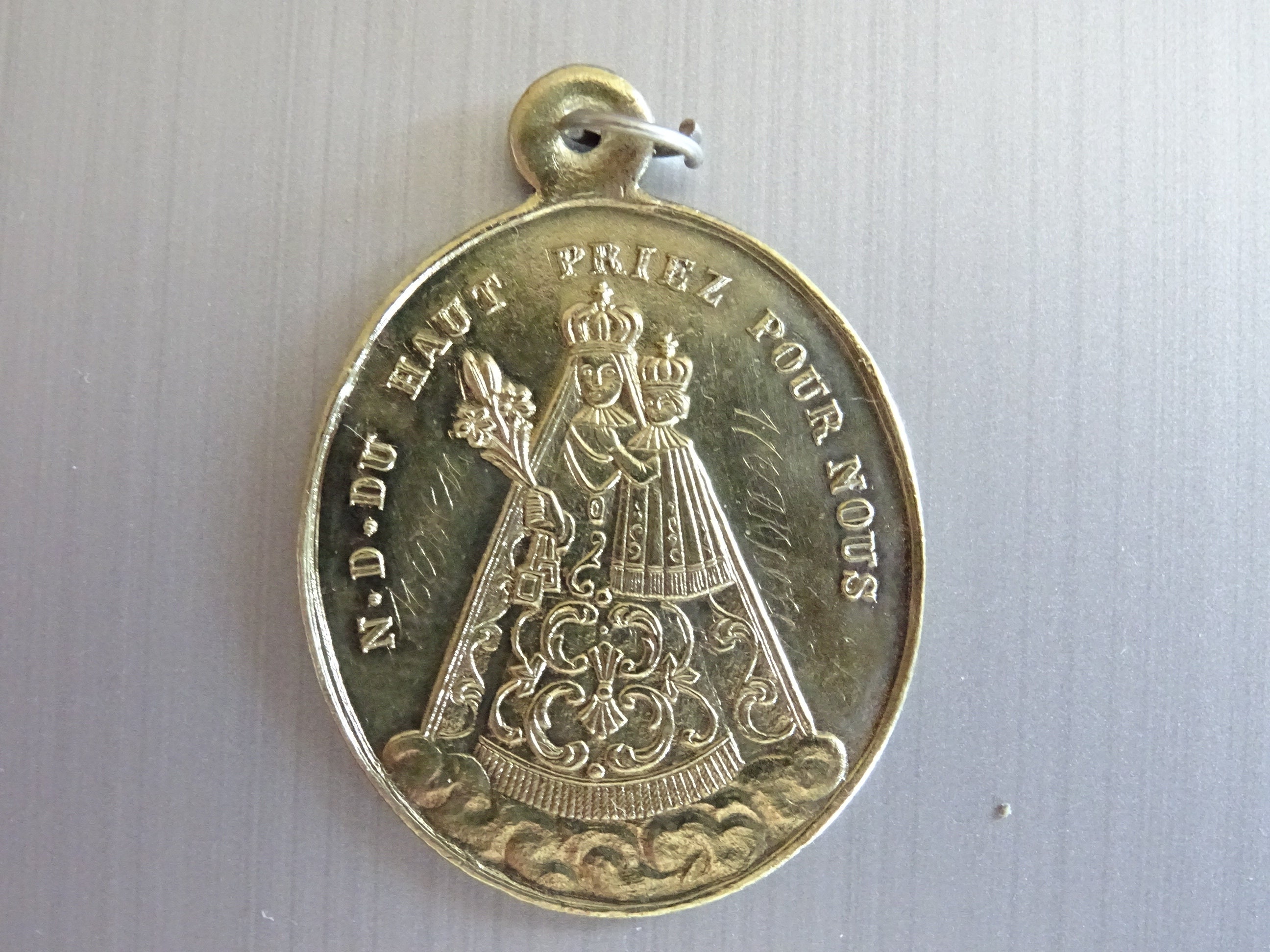 Notre-Dame Du Haut, Dans Le Hainaut, en France, Redonne Vie à Une Jeune Femme Belgique | 1419 Médail