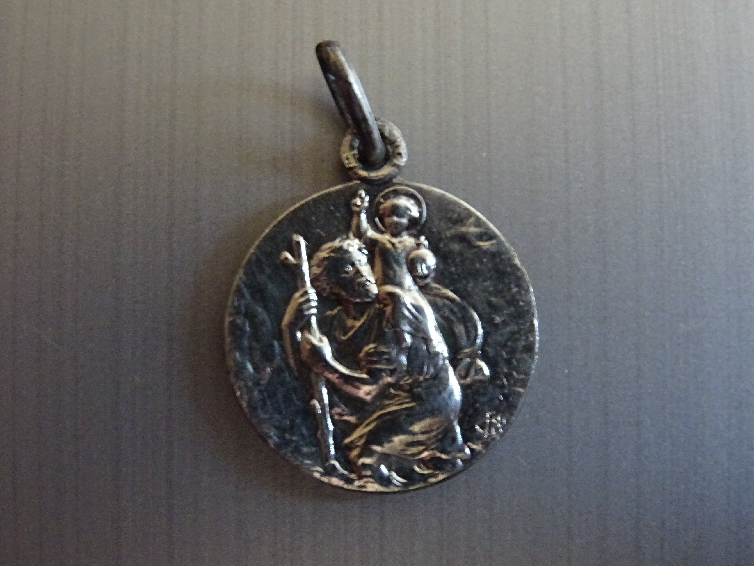 Regardez Saint-Christophe Puis Allez Rassurer. Regardez St. Christopher Puis Pars Rassure. Voiture,