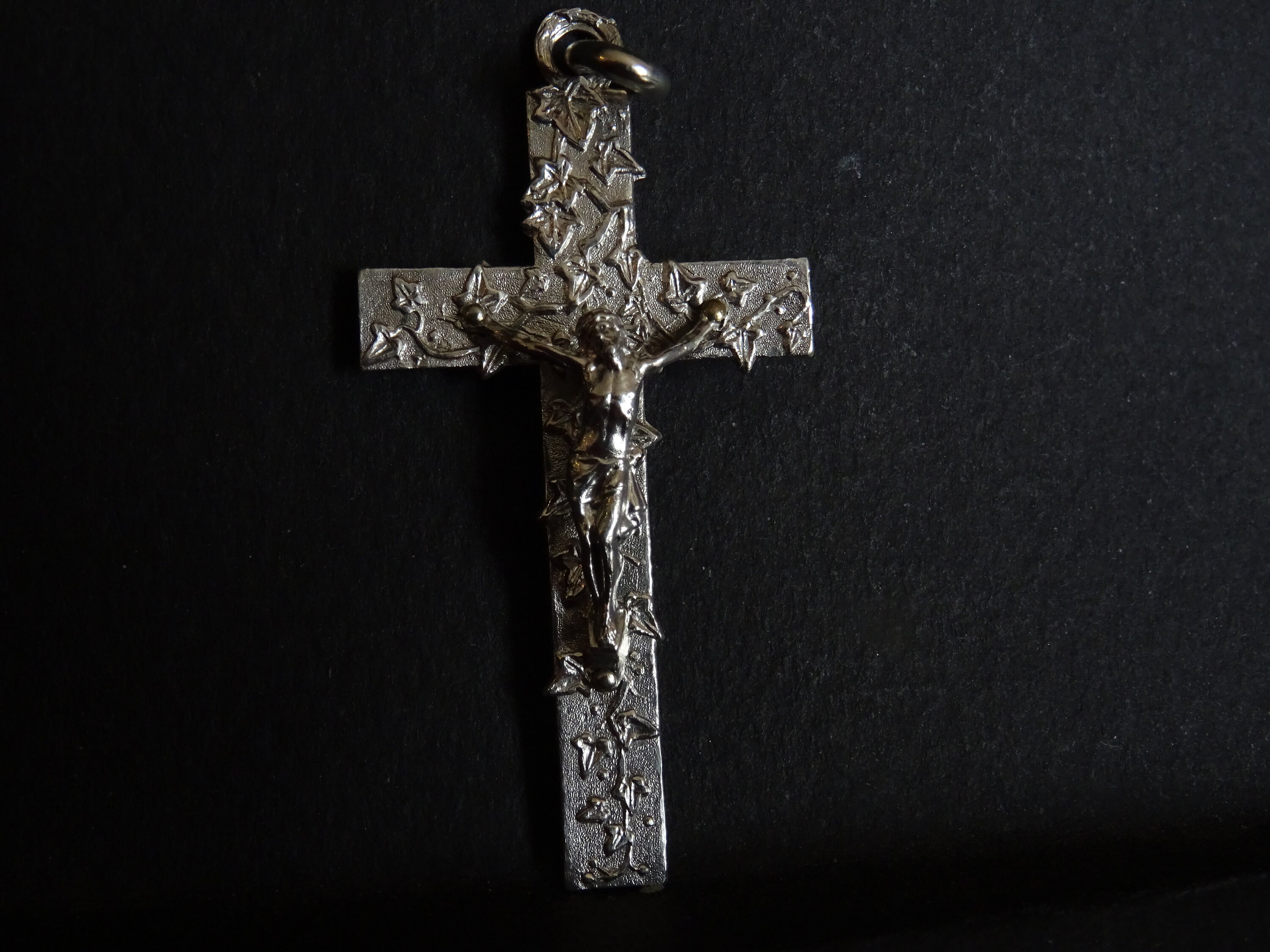 Croix avec Ivy Jesus Silver Religious Medal Antique Catholic Pendant Crucifix