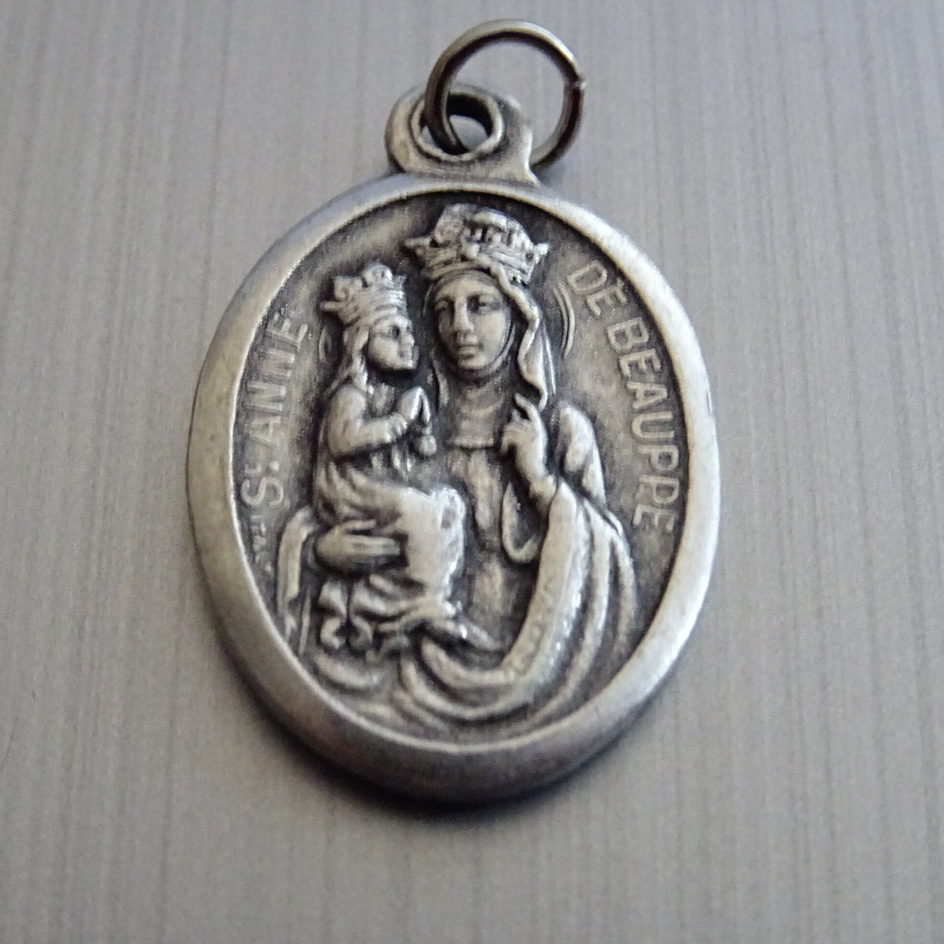 Sainte Anne de Beaupré. Québec, Canada, Le Long Du Fleuve Saint-Laurent, Médaille Pendente Médaille 