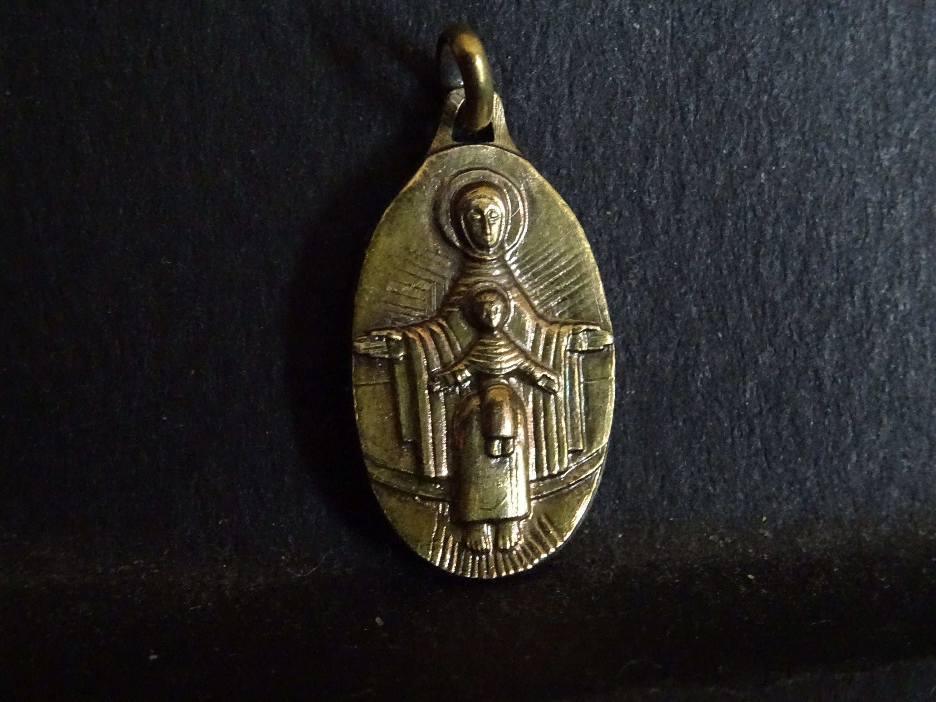 Notre-Dame et Mère de Jésus La Grotto Brass Medal Medaille Vintage Religieux Holy Charm P 81