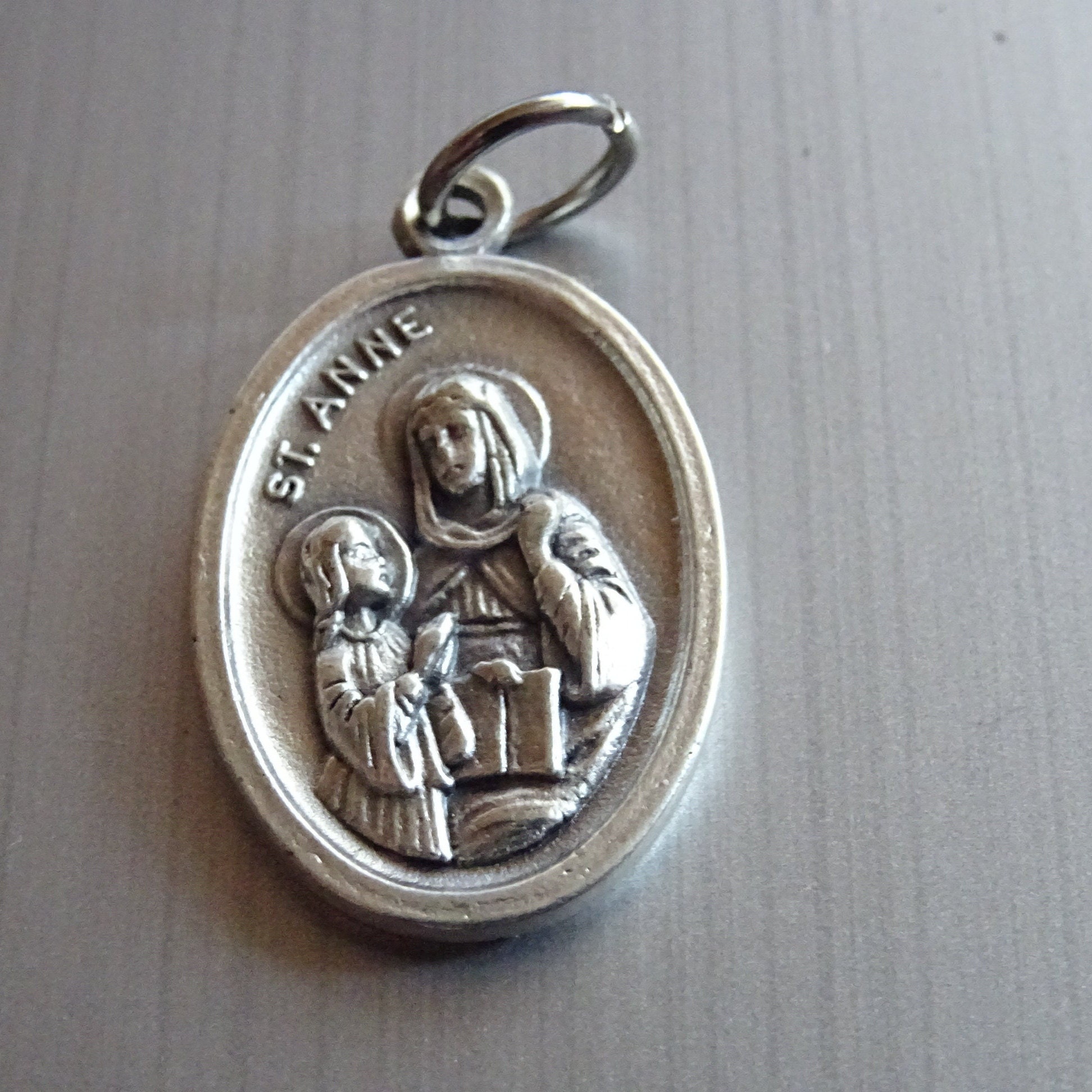 Sainte Anne, Sainte Anne Était La Mère de Marie et Grand-Mère Maternelle Jésus. Médaille Pendente en