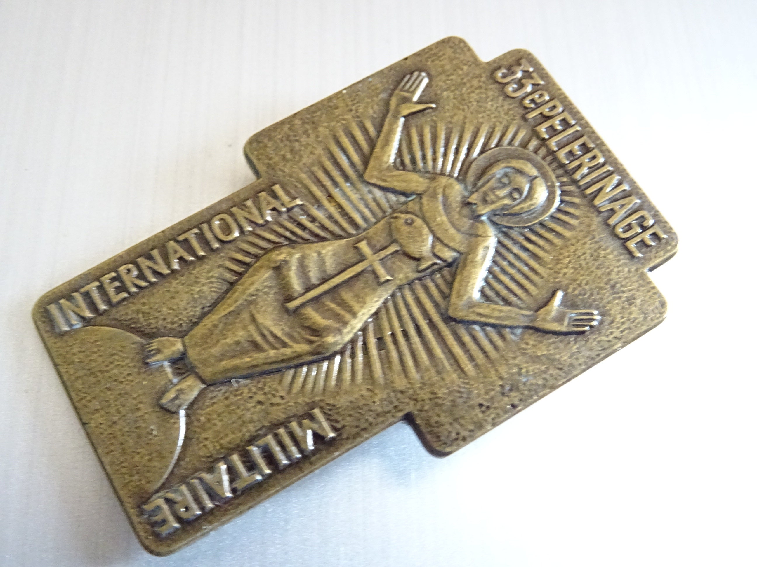 Religious Brooch 33e Pelerinage International Militaire Lourdes T 51 E103