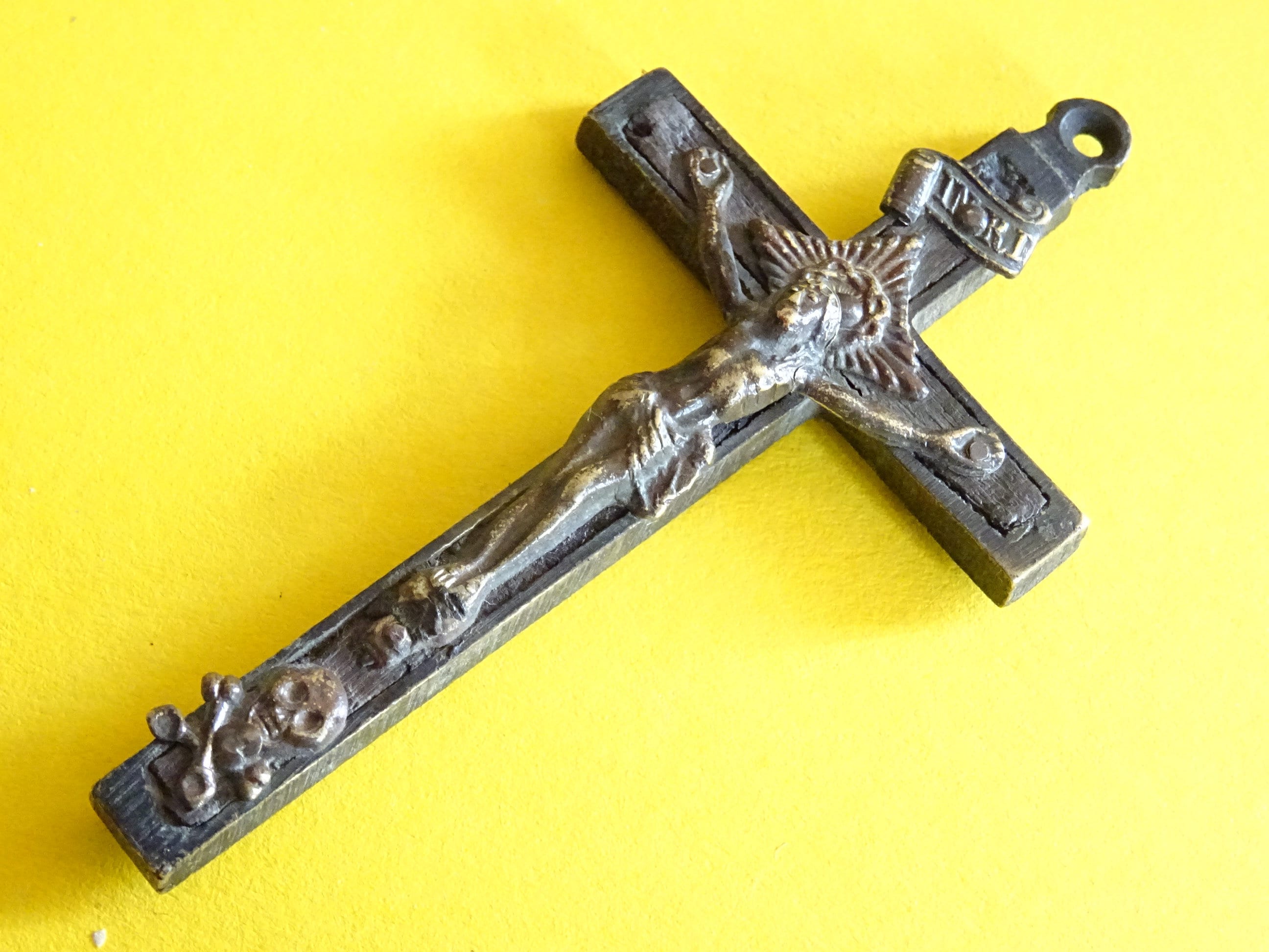 Antique Grande Croix Pectorale, Moine, Crucifix. Crâne et Os Croisés. Médaille Du Saint Charme Catho